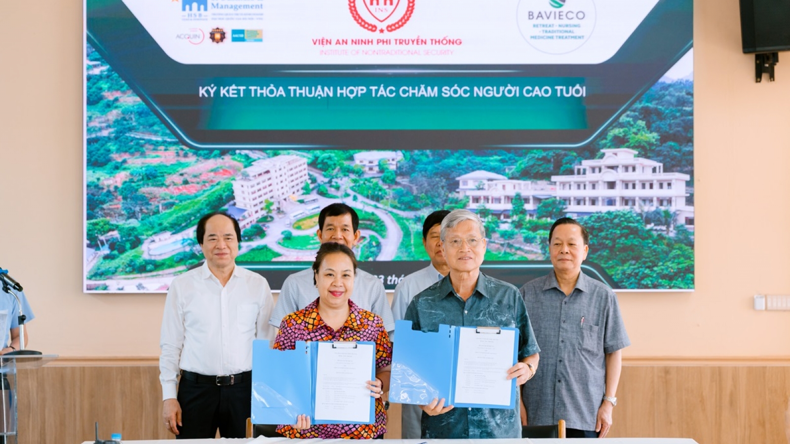 17 triệu người cao tuổi: Không thể chăm sóc theo kiểu “mạnh ai nấy làm”