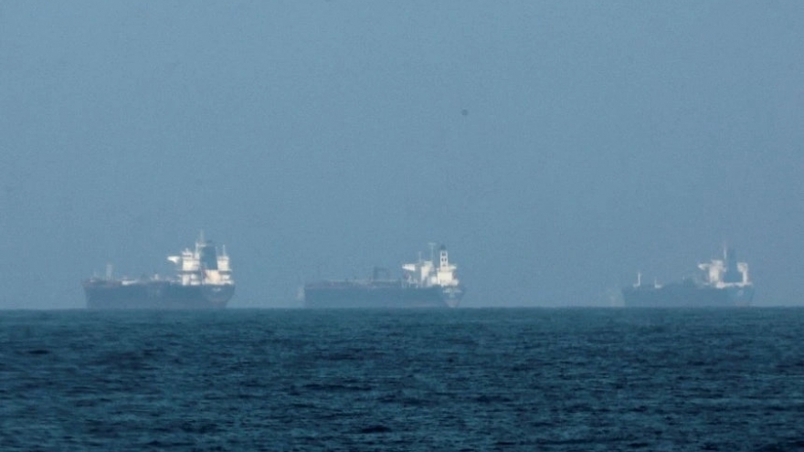 Mỹ và Iran dừng giao tranh, tàu chở khí LNG đầu tiên của Qatar đi qua eo Hormuz