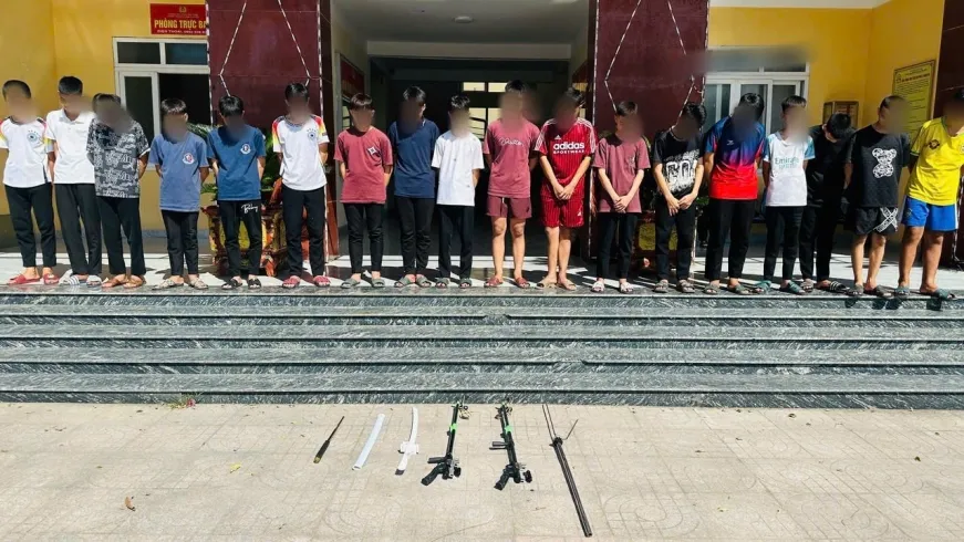 Hà Tĩnh ngăn chặn 21 thanh thiếu niên mang hung khí do mâu thuẫn trên TikTok