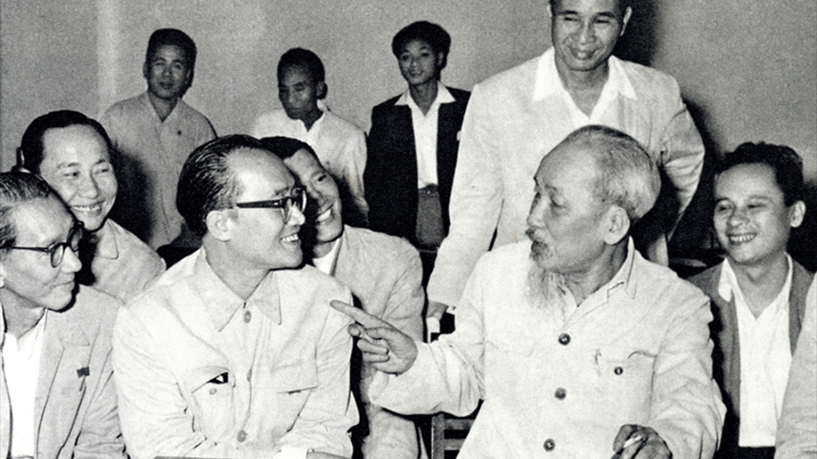 Học tập Chủ tịch Hồ Chí Minh thu hút và trọng dụng nhân tài