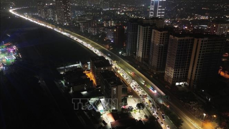Người dân trở lại Hà Nội, ùn tắc kéo dài trong đêm trên cao tốc Pháp Vân - Cầu Giẽ