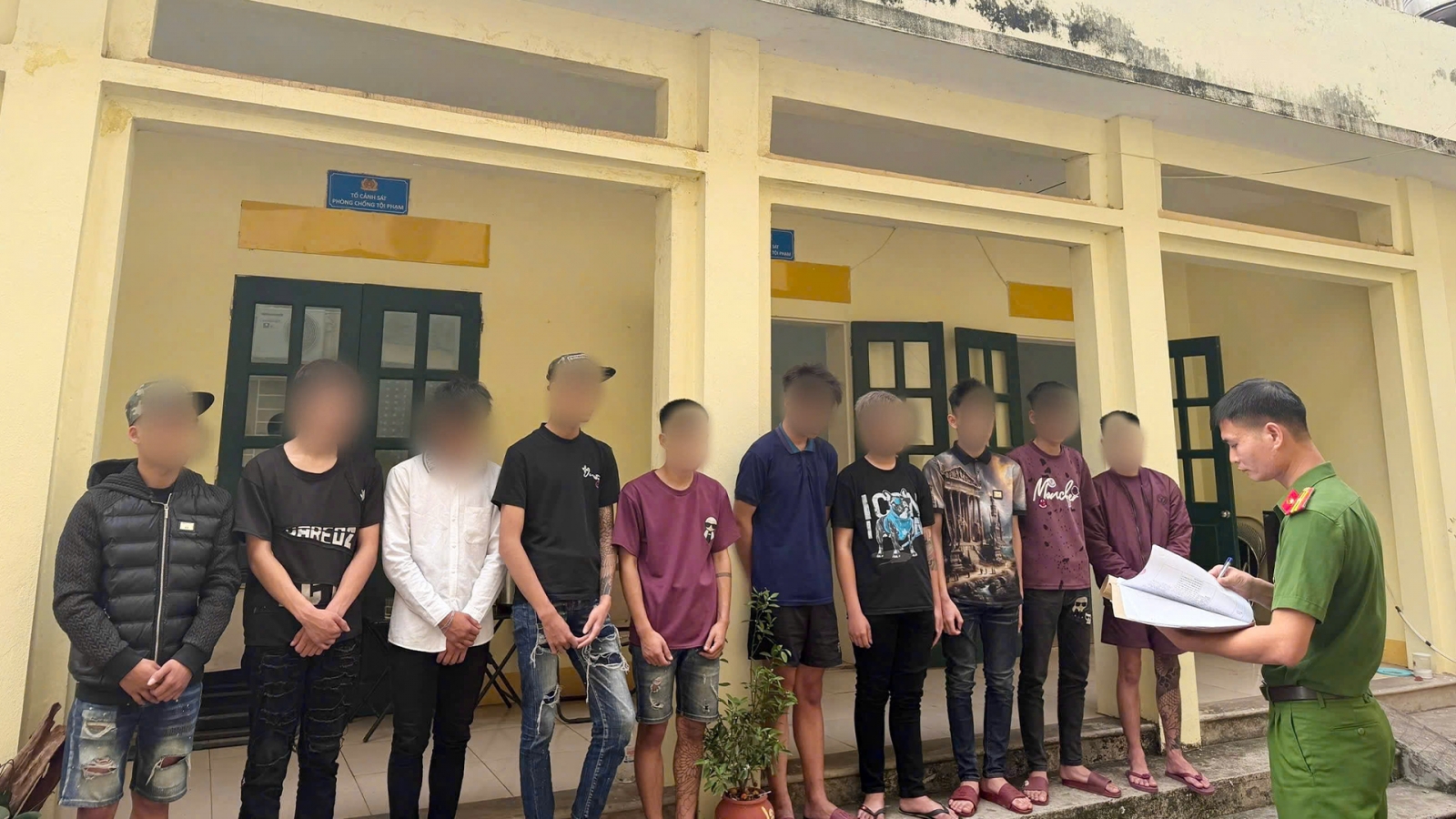 Phát hiện 11 thiếu niên chuẩn bị đánh nhau trên đường Vành đai 5