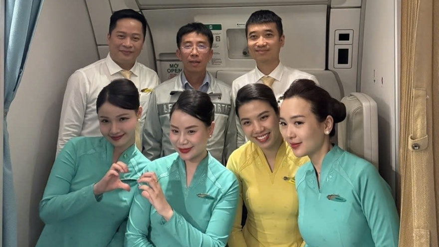 Hành khách liệt nửa mặt trên chuyến bay đi Pháp, bác sĩ Việt kịp thời can thiệp