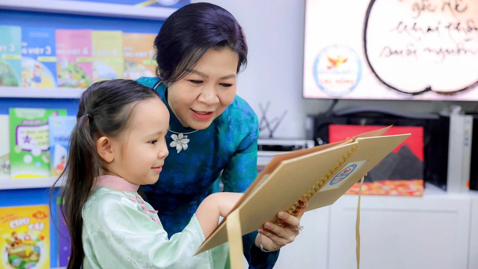 Gìn giữ và thúc đẩy giao lưu văn hóa Việt Nam - Singapore