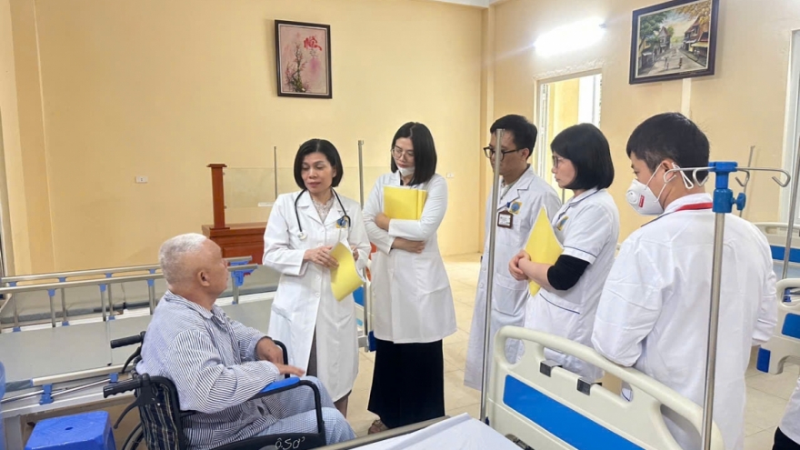 Sợ ngã, ngại vận động: Vòng xoắn nguy hiểm ở người cao tuổi