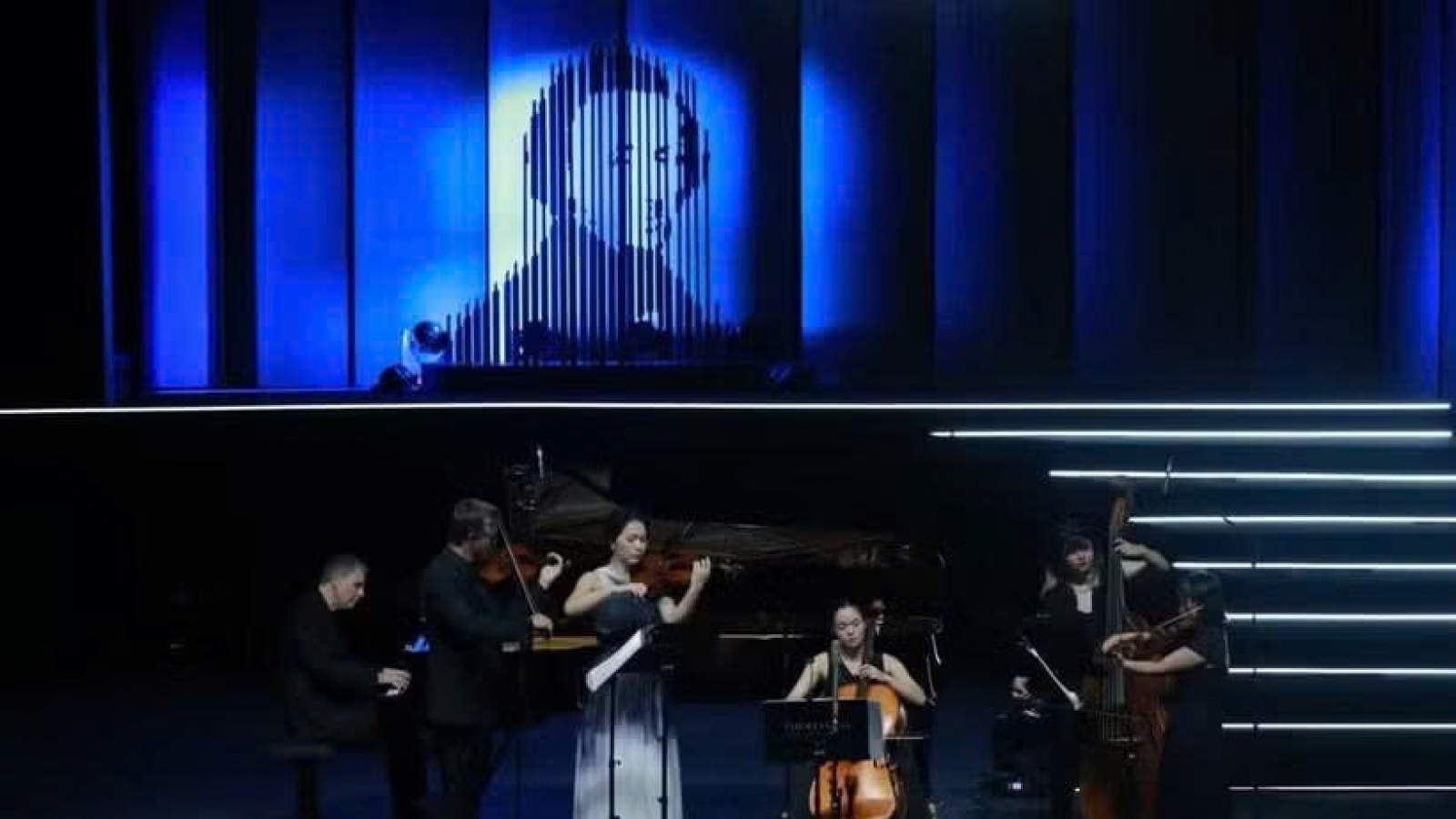Renowned pianist Kevin Kenner performs at Hanoi concert