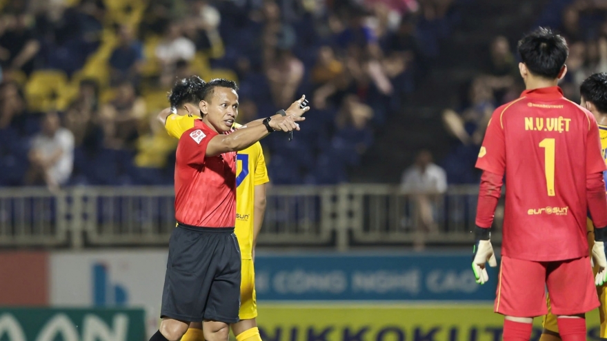 Vòng 22 V-League 2025/2026: VPF thuê 2 trọng tài ngoại bắt các trận cầu nóng