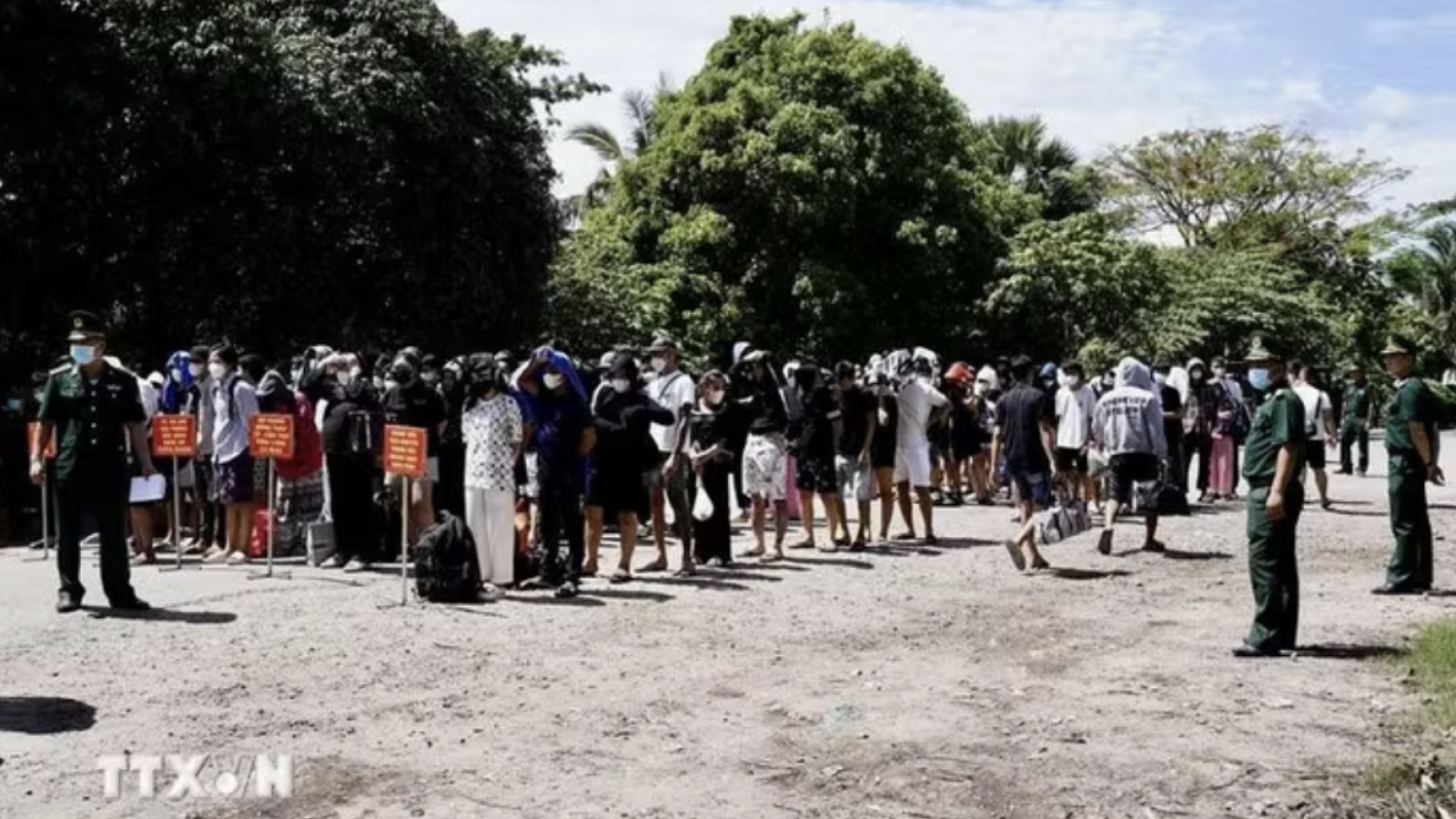 An Giang receives 137 Vietnamese citizens repatriated from Cambodia
