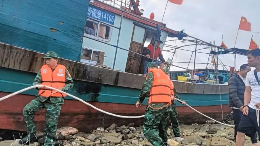 Vietnamese border guards rescue two foreign fishing vessels in distress at sea