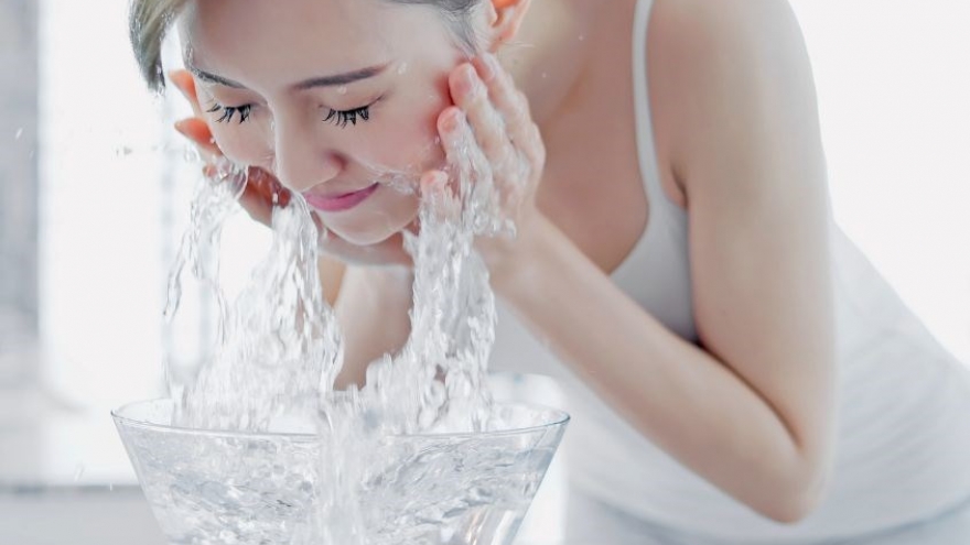 Có nên rửa mặt bằng nước lạnh mỗi ngày? Những điều nhiều người đang hiểu sai