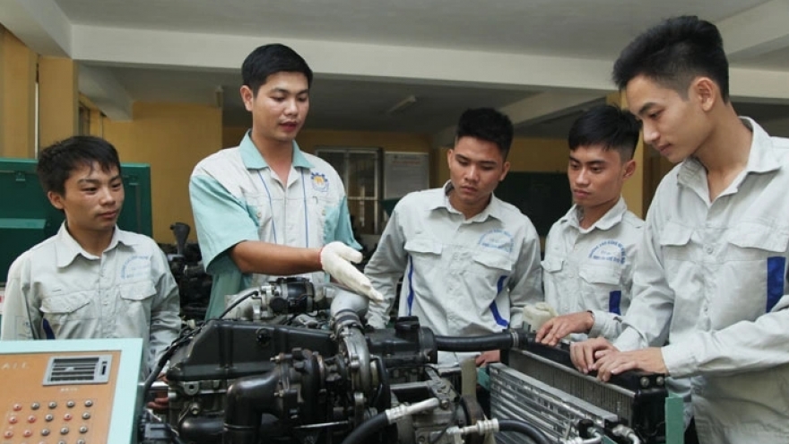 Cơ sở giáo dục nghề nghiệp phải có từ 70% người học có việc phù hợp nhóm ngành