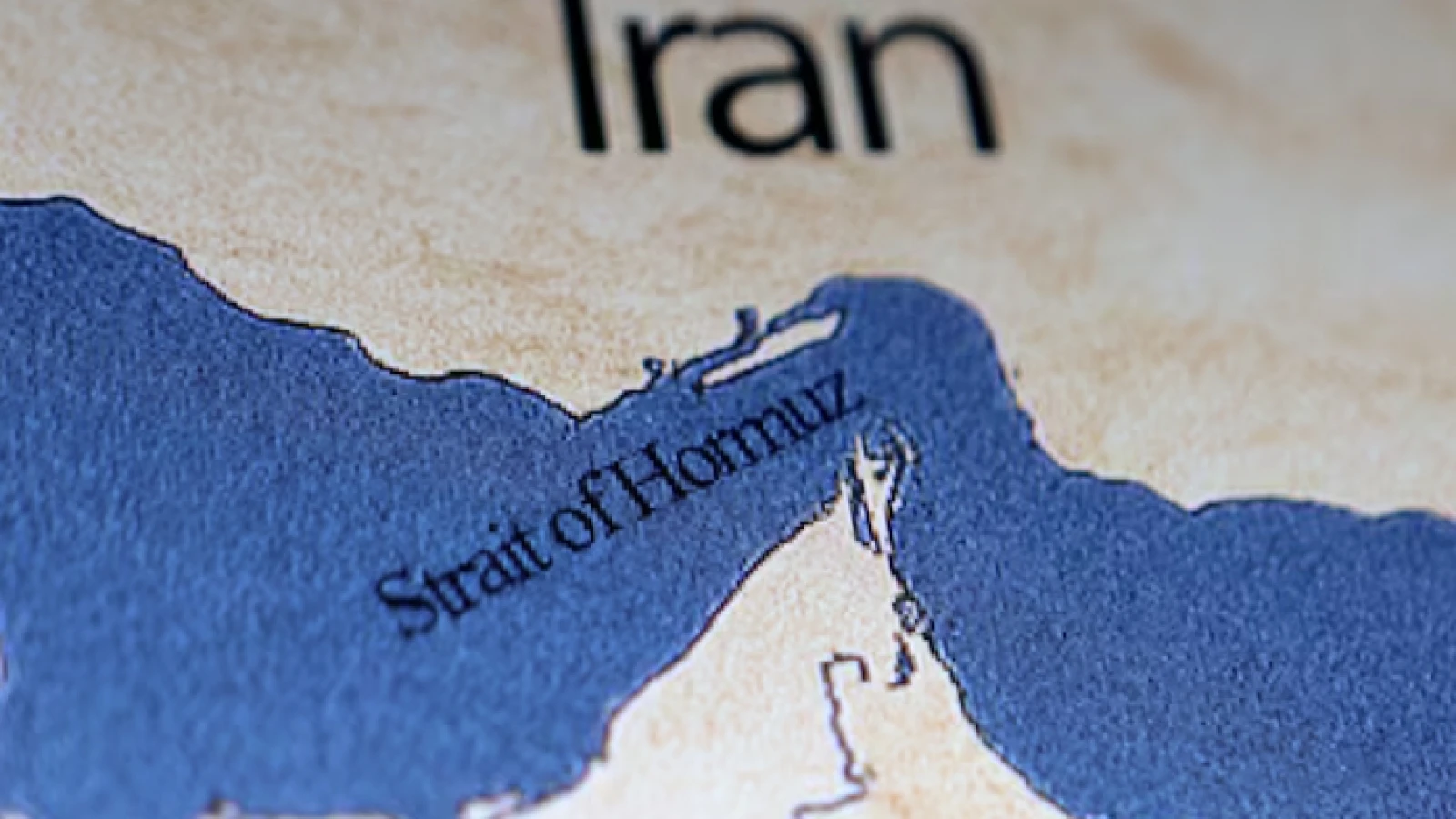 Mỹ - Iran tiếp tục đối đầu căng thẳng tại eo biển Hormuz