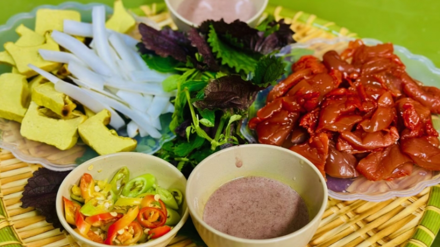 Mùa sứa đỏ trên phố....