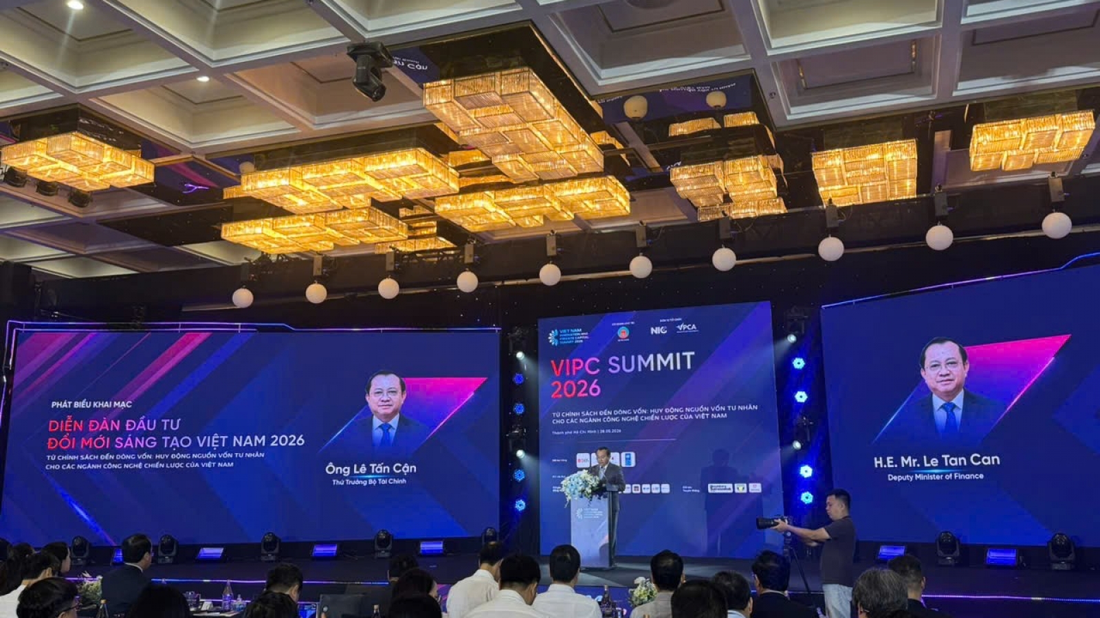 Vietnam eyes more private capital for strategic technology industries