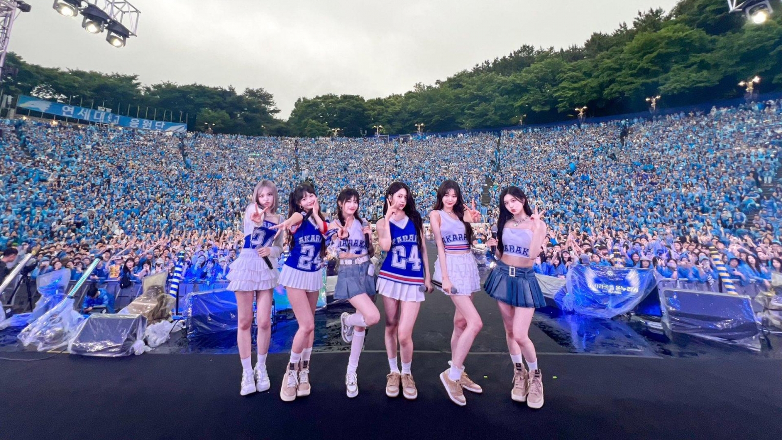 Tại sao các nhóm nhạc K-pop khao khát biểu diễn tại lễ hội đại học?