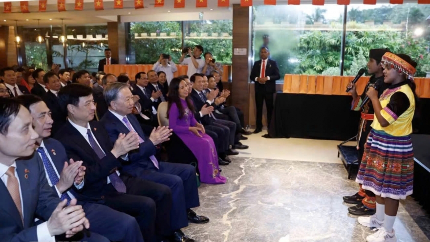 Tổng Bí thư, Chủ tịch nước gặp gỡ cộng đồng người Việt Nam tại Sri Lanka