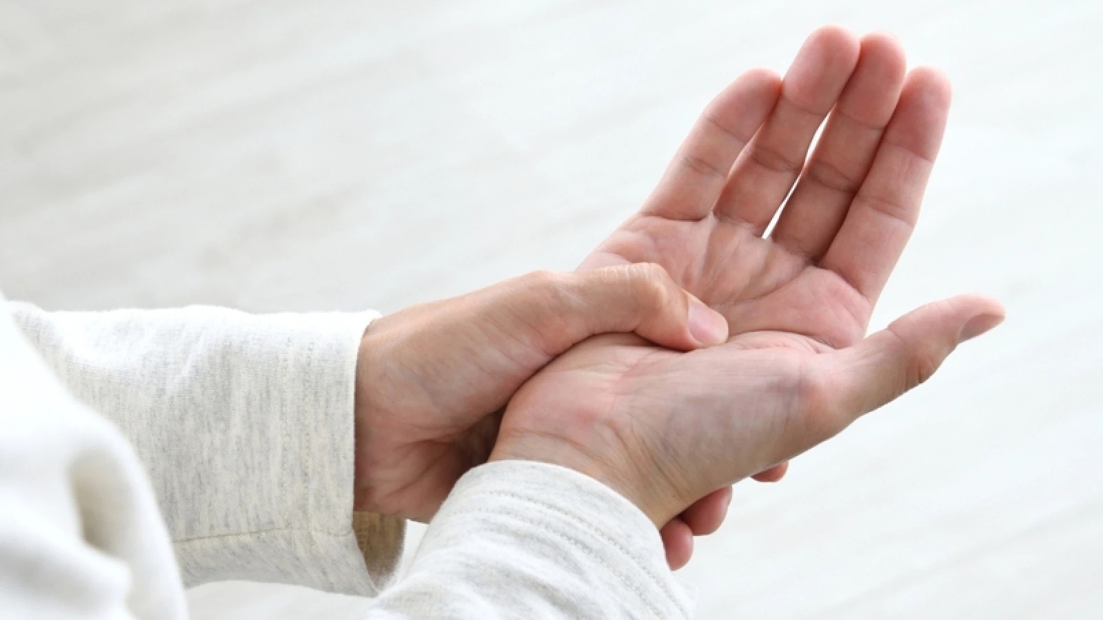 Tê tay kéo dài, coi chừng nguy cơ đột quỵ