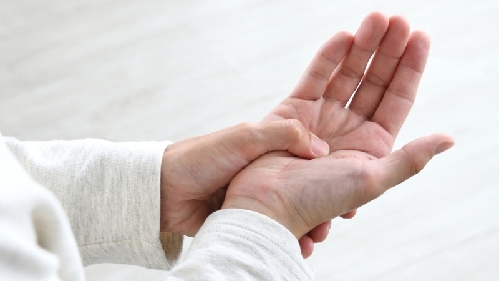 Tê tay kéo dài, coi chừng nguy cơ đột quỵ