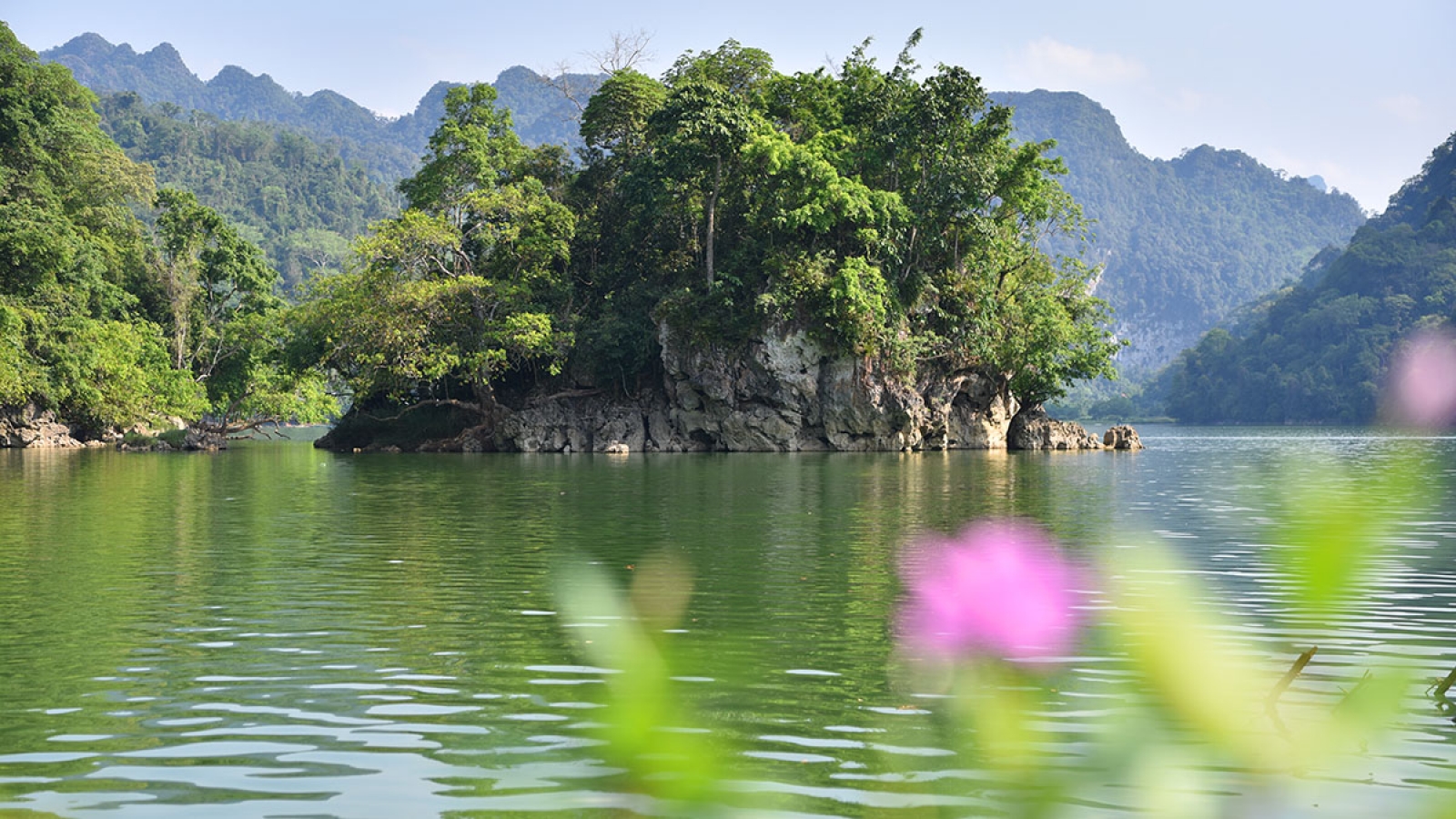 Hồ trên núi
