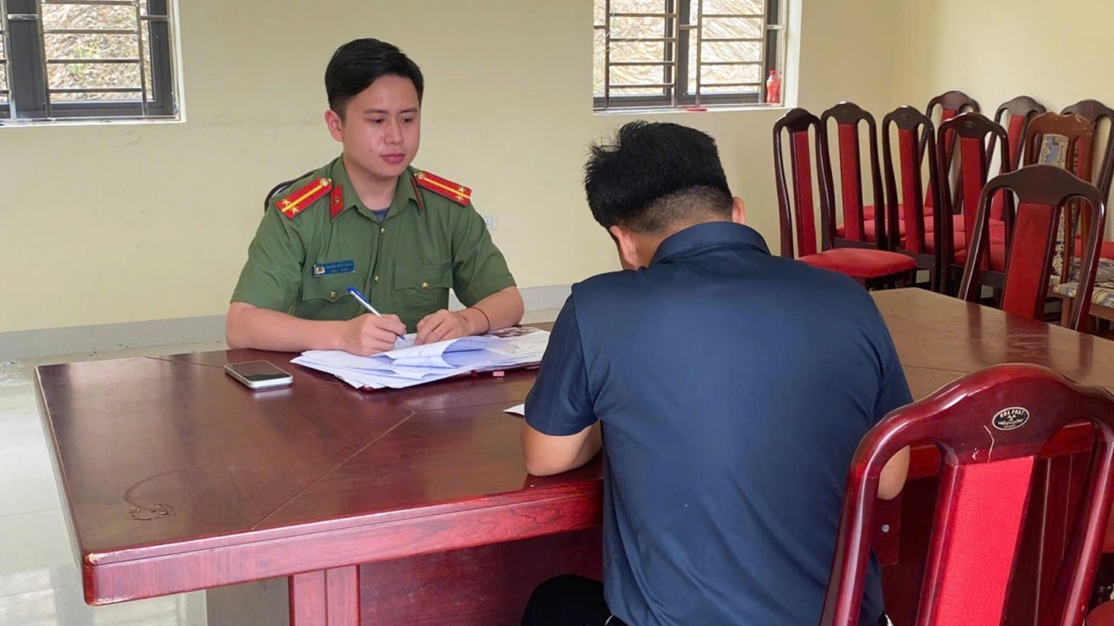Thái Nguyên: Công an triệu tập chủ tài khoản đăng tin sai sự thật lên mạng