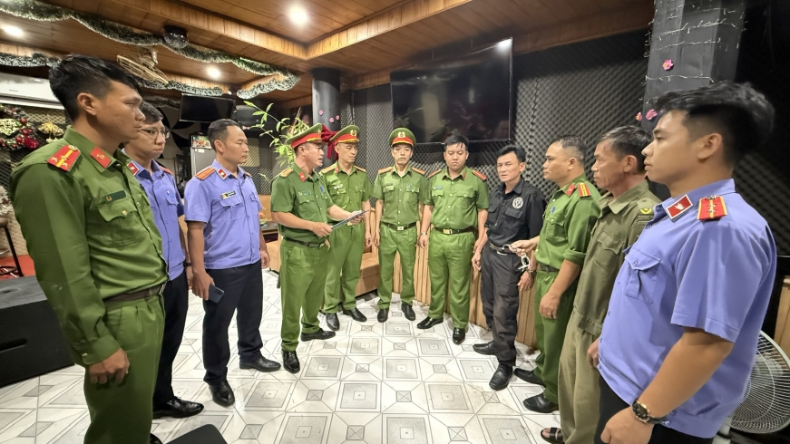 Khởi tố, bắt tạm giam người đàn ông lái xe Jeep đe đoạ tài xế công nghệ tại Đắk Lắk