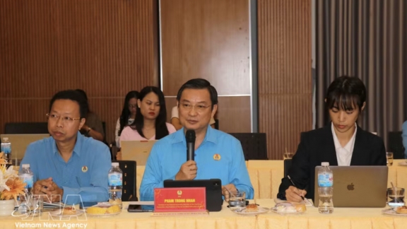 Vietnam, Singapore trade unions strengthen cooperation in workforce development