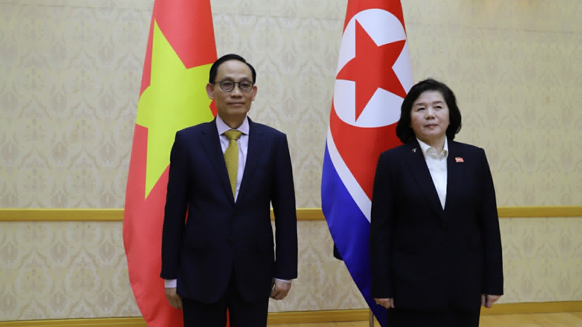 Bộ trưởng Bộ Ngoại giao Lê Hoài Trung thăm và làm việc tại Triều Tiên