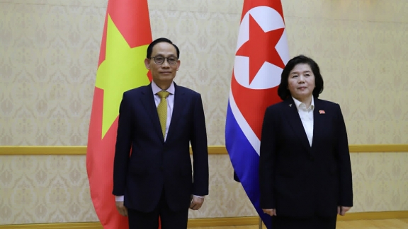 Bộ trưởng Bộ Ngoại giao Lê Hoài Trung thăm và làm việc tại Triều Tiên