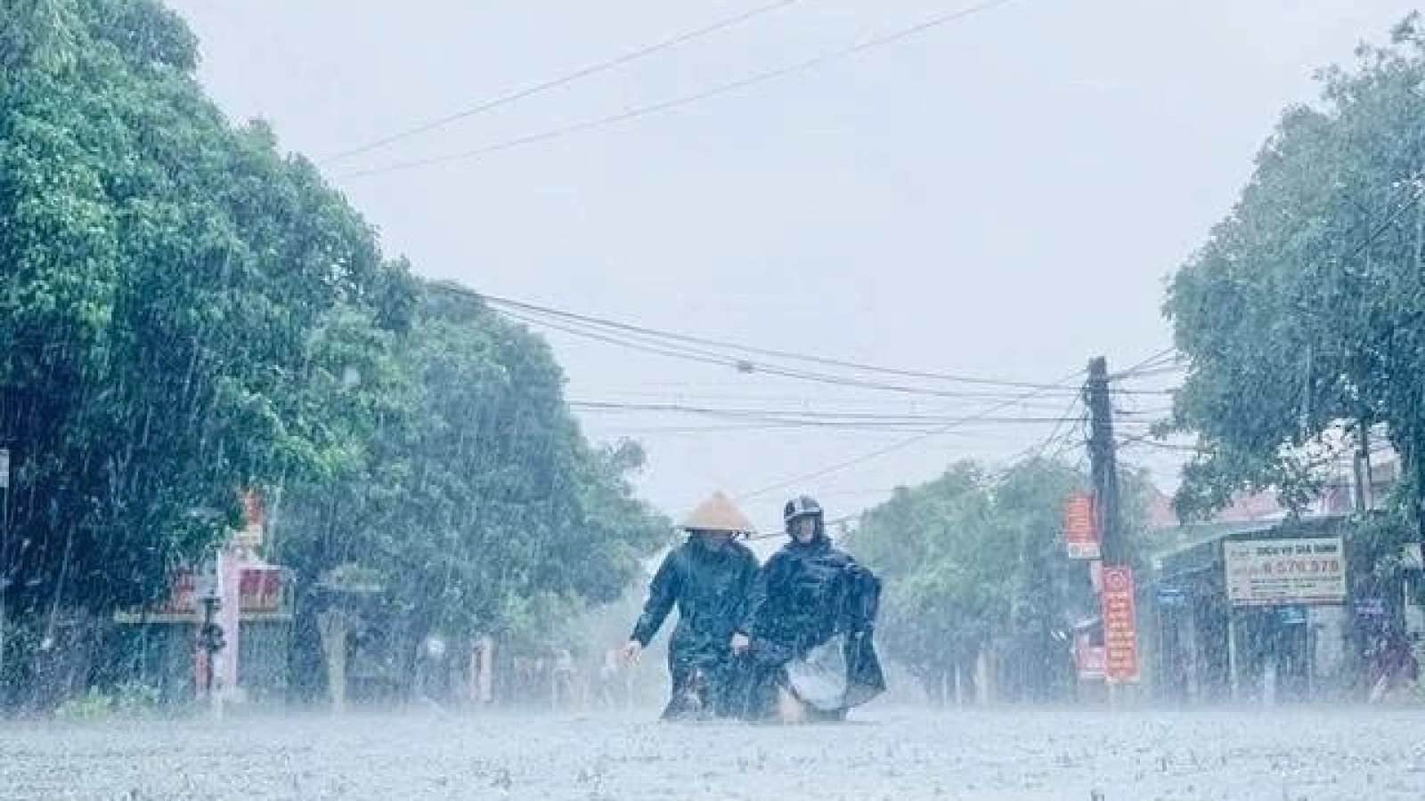 Bắc Bộ, Nam Bộ mưa lớn cục bộ, nguy cơ lốc sét và ngập úng
