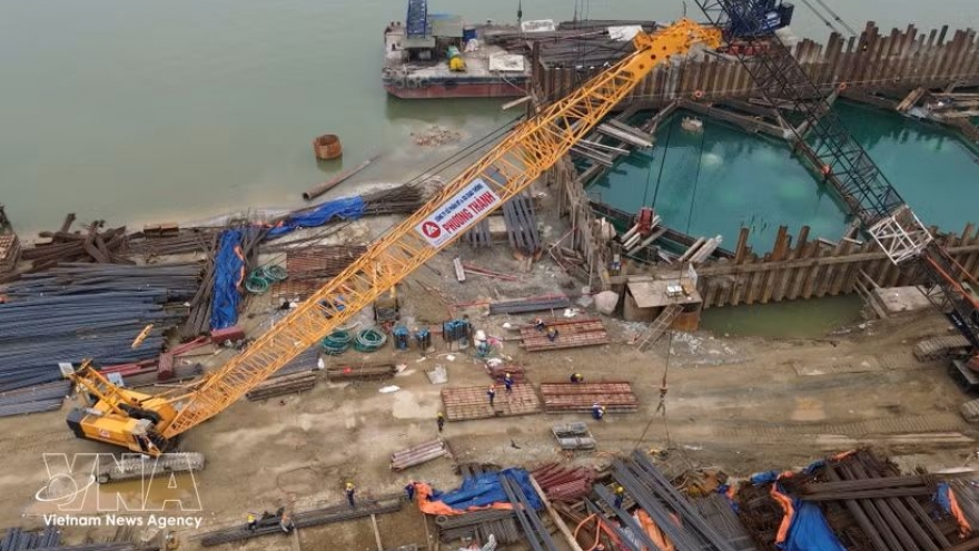 Hanoi accelerates seven Red River bridge projects, many exceed 70% completion