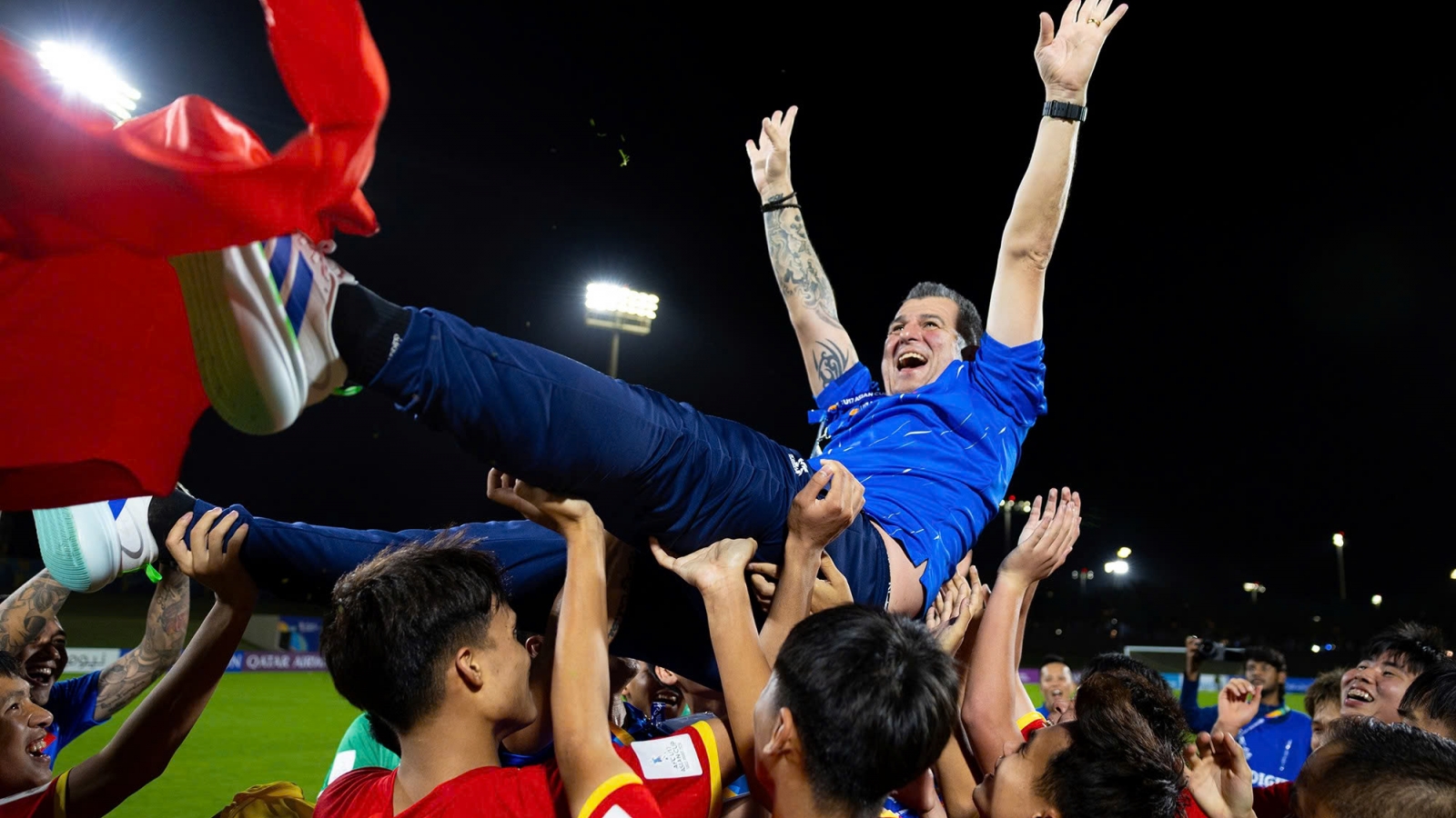 HLV Roland trải lòng về điều đầu tiên nghĩ tới khi U17 Việt Nam giành vé World Cup