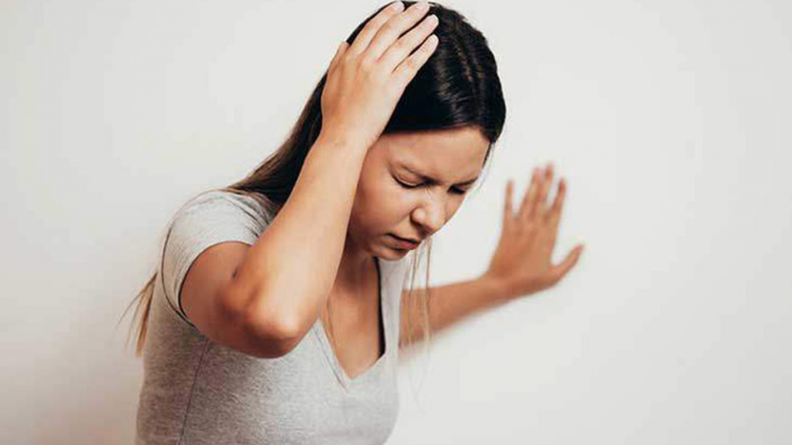 Đau đầu kéo dài có phải u não? Dấu hiệu cảnh báo cần đi khám ngay