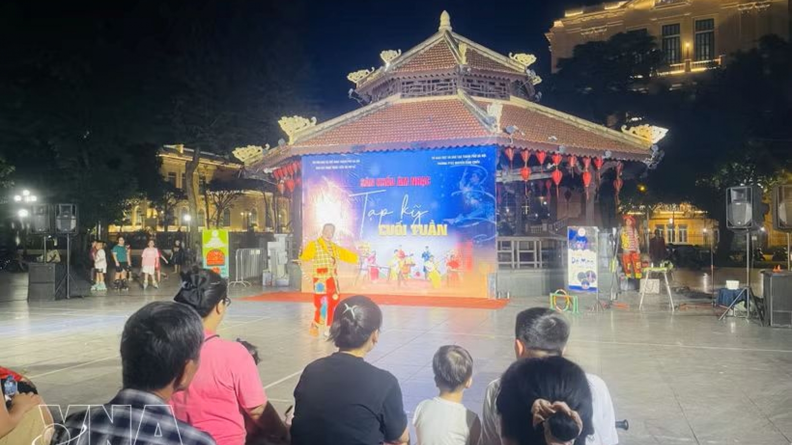 Hanoi circus, school turn Hoan Kiem Lake into open-air stage