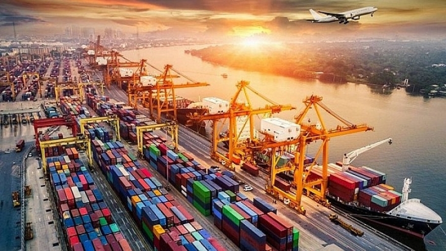 Nhập khẩu tăng mạnh, Việt Nam nhập siêu 7,11 tỷ USD trong 4 tháng đầu năm 2026