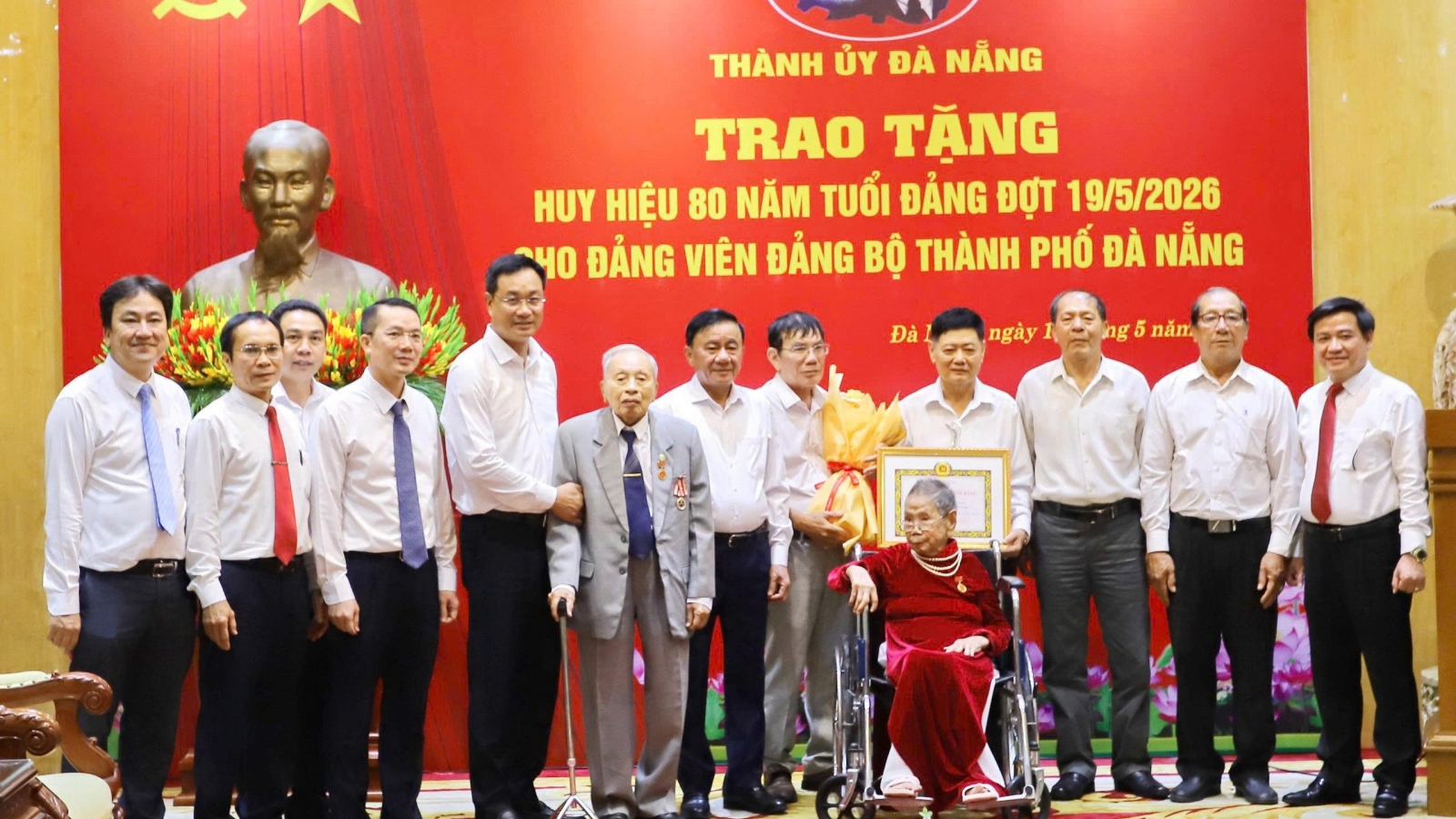 Thường trực Ban Bí thư Trần Cẩm Tú dự lễ trao tặng Huy hiệu 80 năm tuổi Đảng