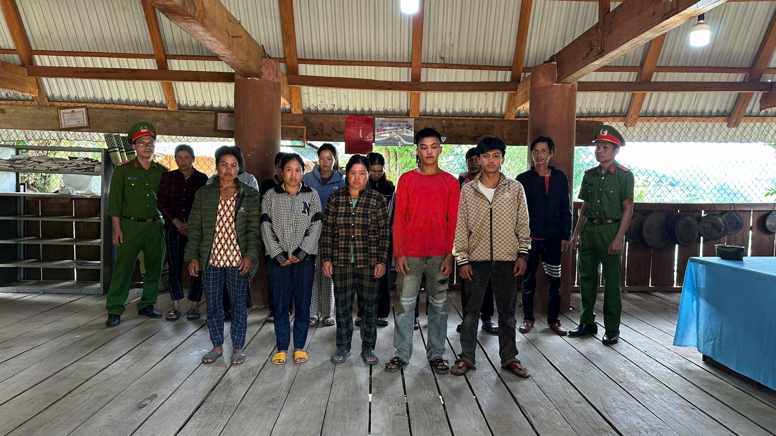Khởi tố 13 đối tượng trộm sâm Ngọc Linh