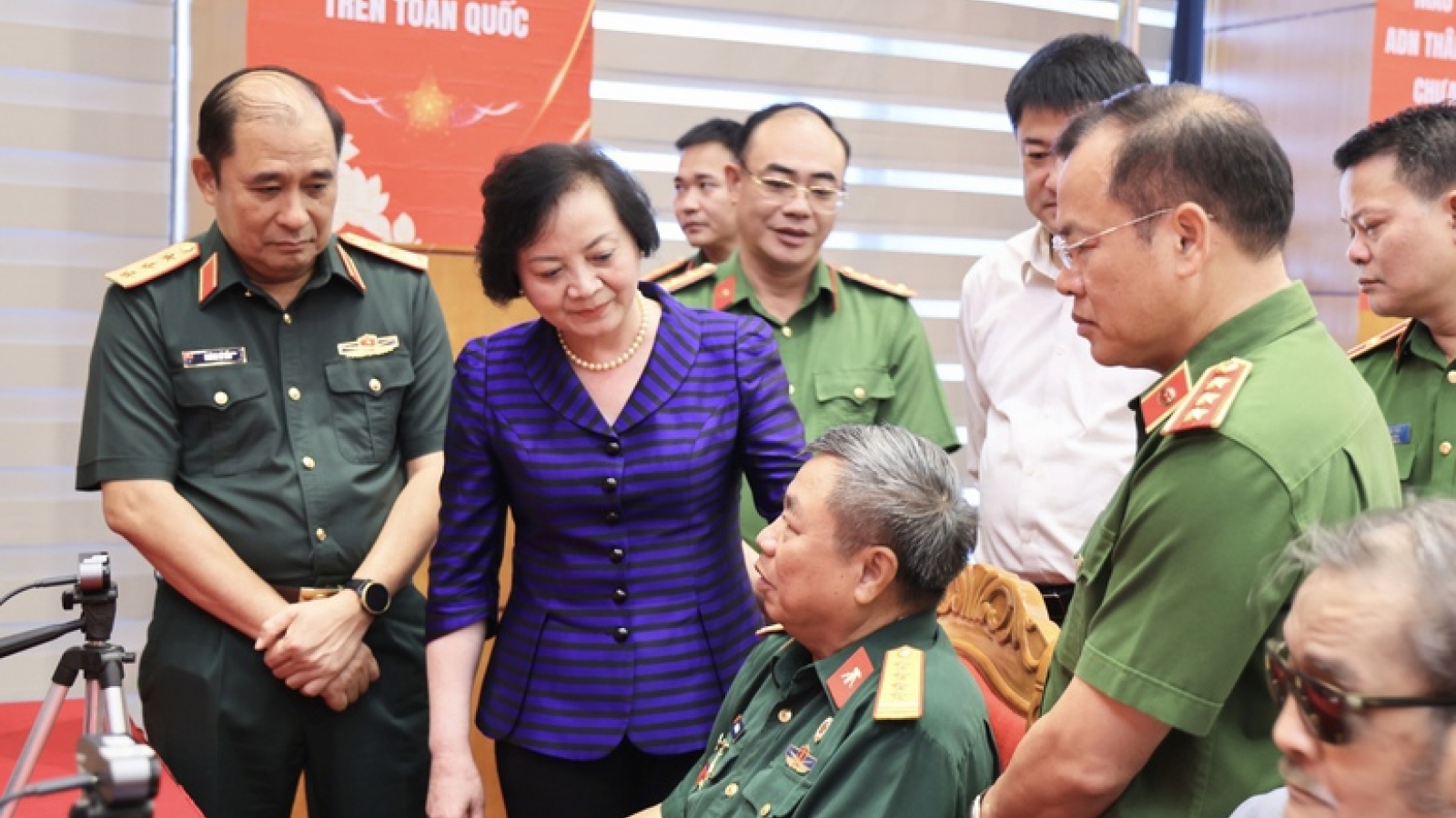 Phó Thủ tướng: Tìm danh tính liệt sĩ là nhiệm vụ cấp bách chạy đua với thời gian