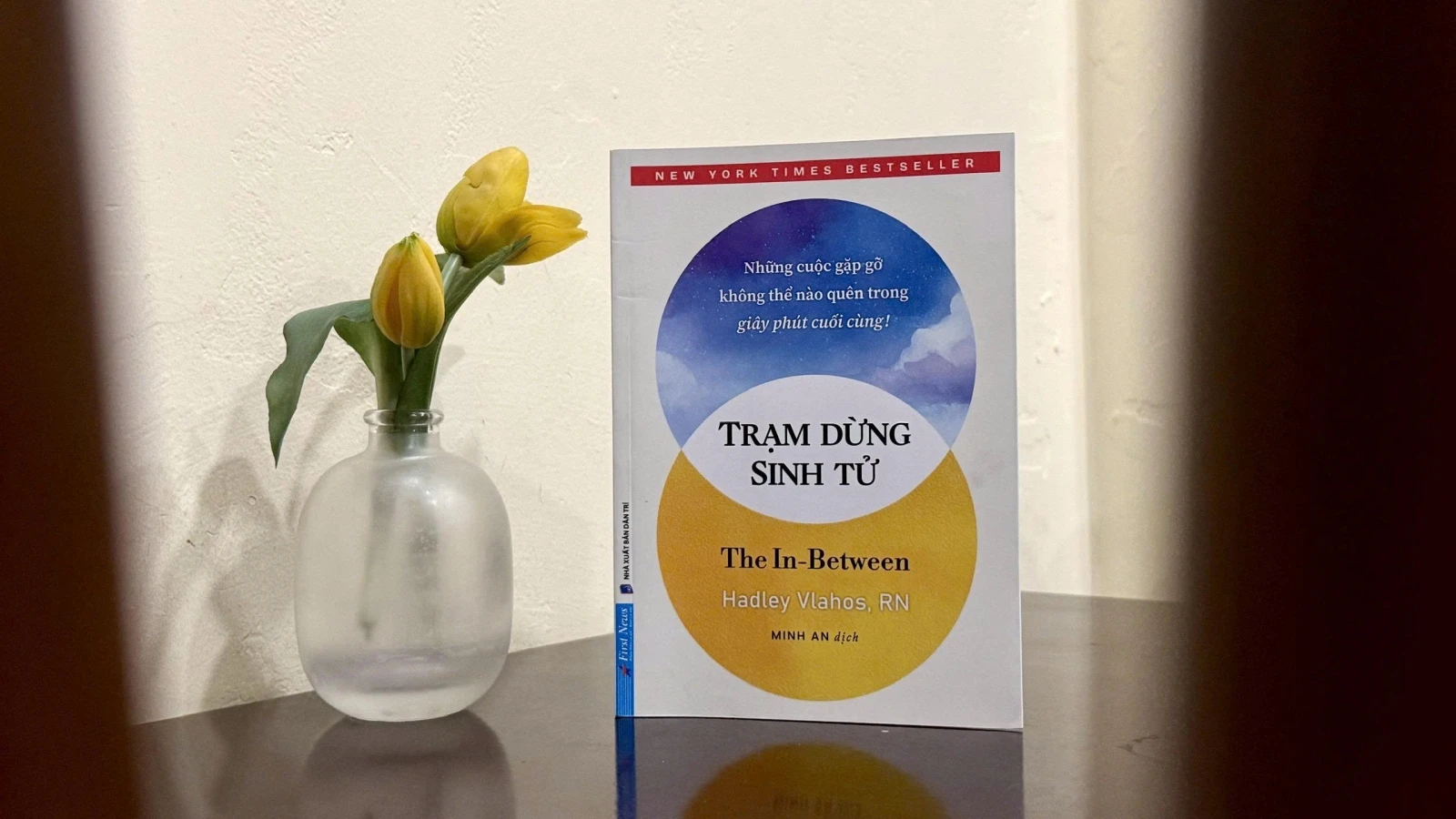 “Trạm dừng sinh tử”: Cuốn sách về cái chết khiến người đọc học lại cách sống