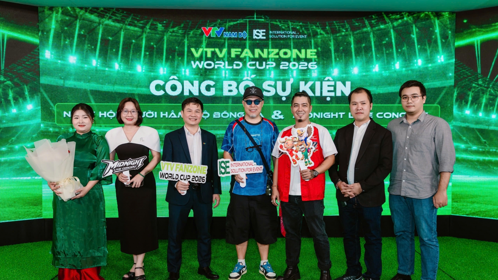 Lần đầu có live concert lúc nửa đêm kết hợp xem World Cup bản quyền tại Việt Nam