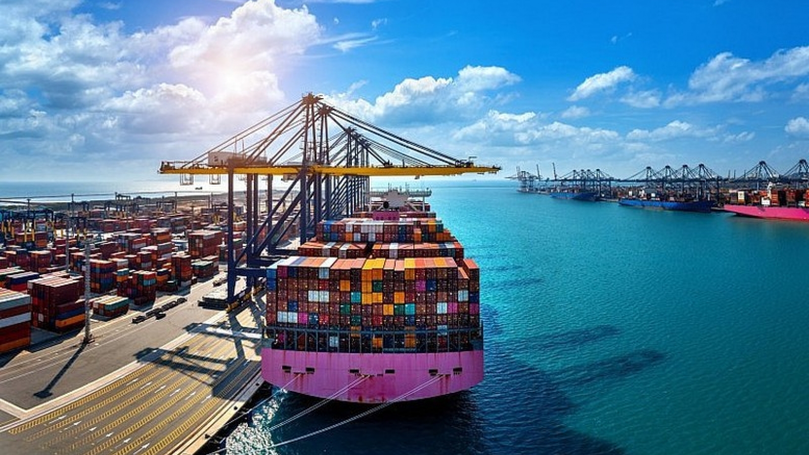 Việt Nam nhập siêu 13,8 tỷ USD trong 5 tháng đầu năm 2026 có đáng lo ngại?