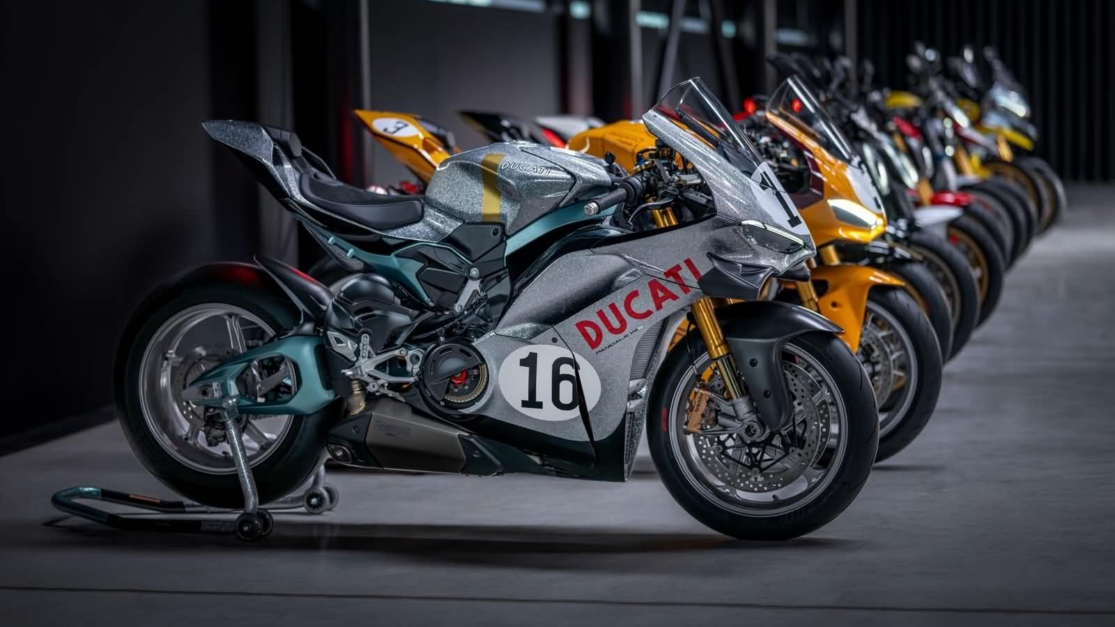 Collezione 100 ra mắt 10 mẫu mô tô Ducati phiên bản giới hạn tôn vinh 100 năm