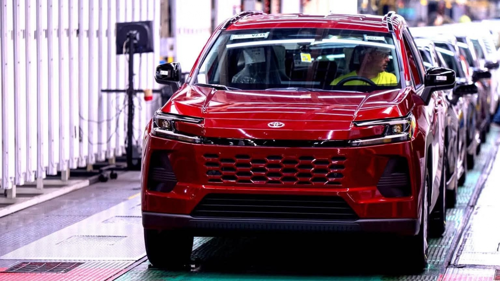 Toyota RAV4 2026 cháy hàng tại Mỹ, khách phải chờ nhiều tháng mới nhận xe