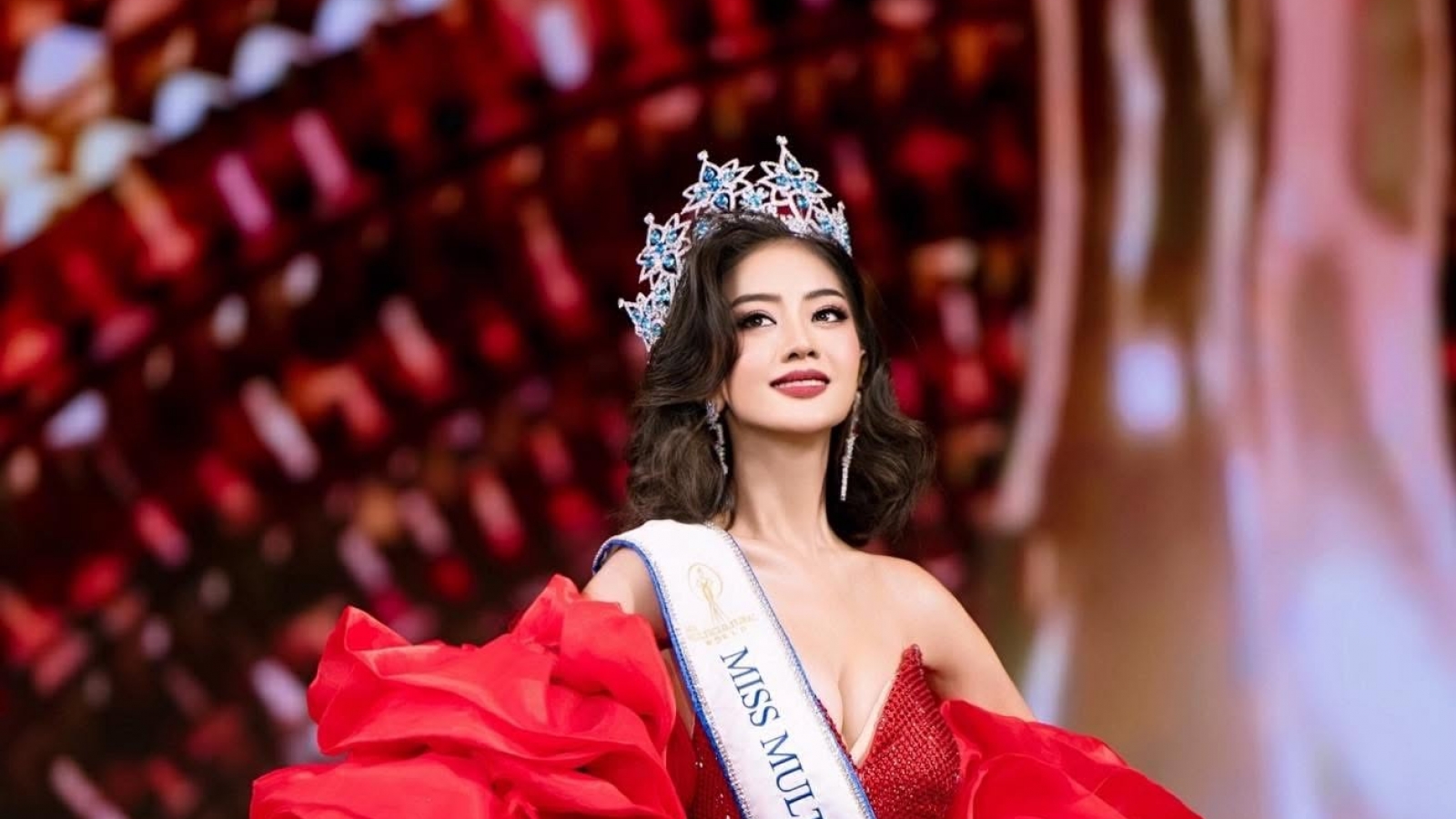 Người đẹp 22 tuổi đến từ Myanmar đăng quang Hoa hậu Văn hóa thế giới 2026