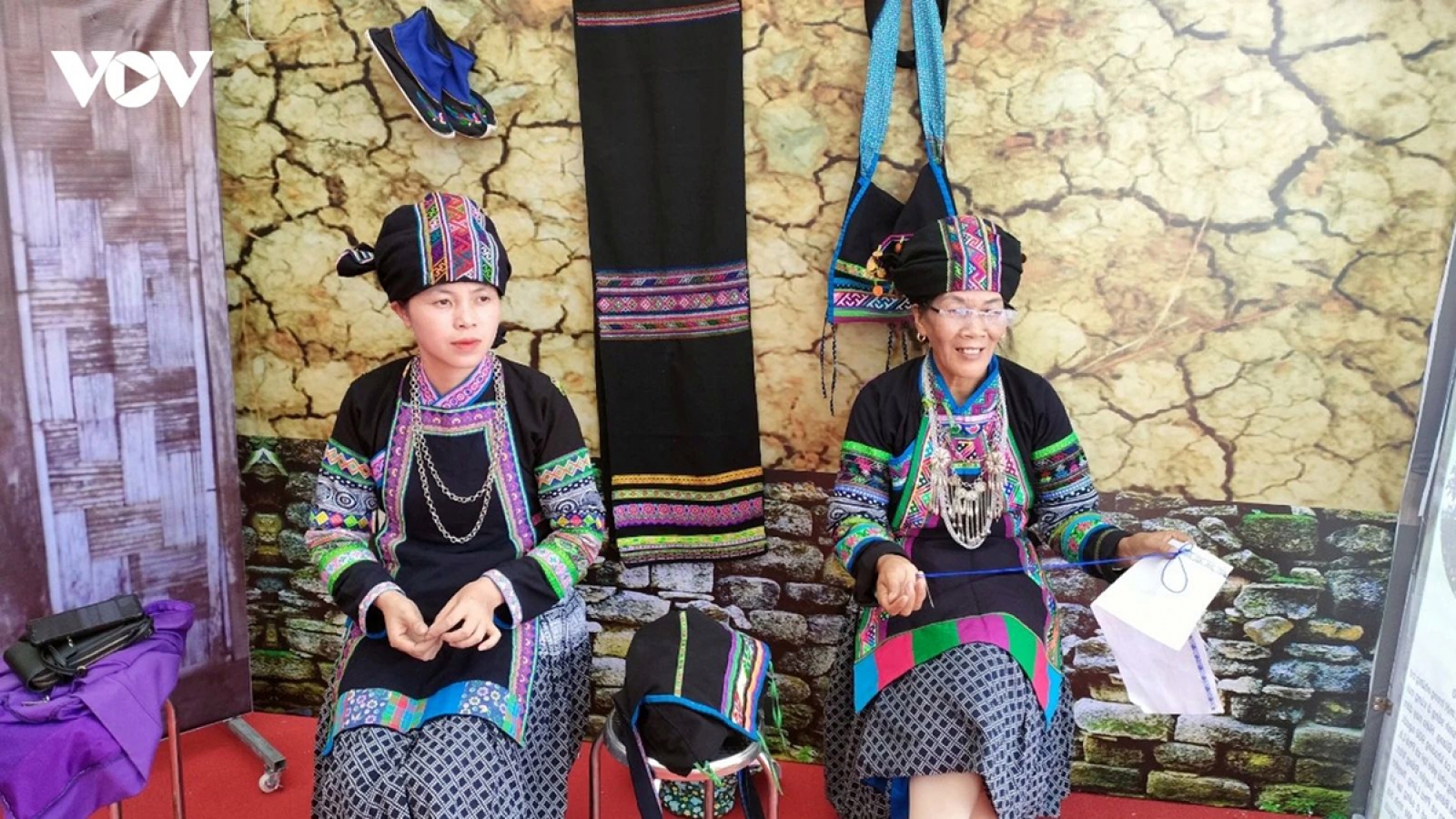 Bo Y women keep traditional textile crafts alive in Northern Vietnam