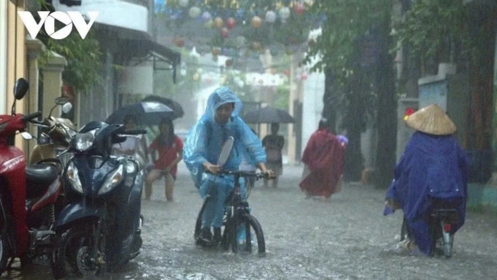 Cold air triggers heavy rain in northern Vietnam, raising flash flood and landslide risks