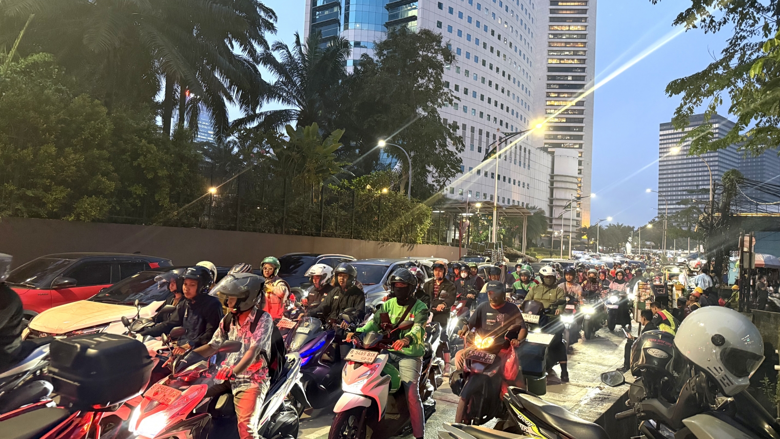 Hệ thống giao thông công cộng tốt thứ 9 ở châu Á, vì sao Jakarta vẫn tắc đường?