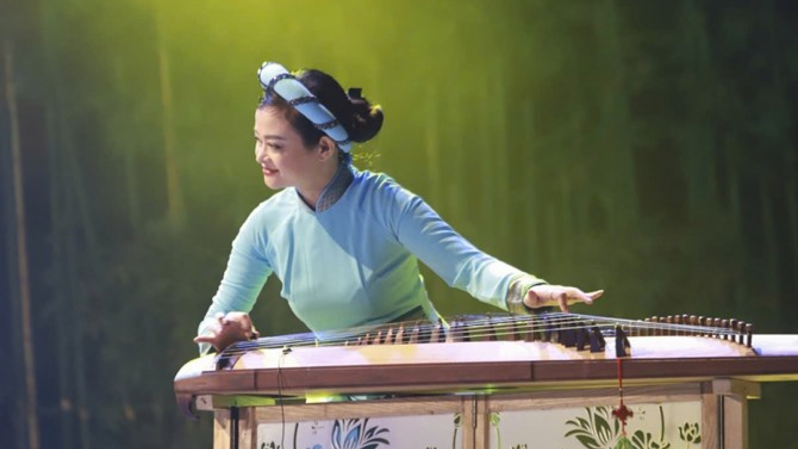 NSƯT Thanh Hoa: Người dành trọn tình yêu cho tiếng đàn dân tộc