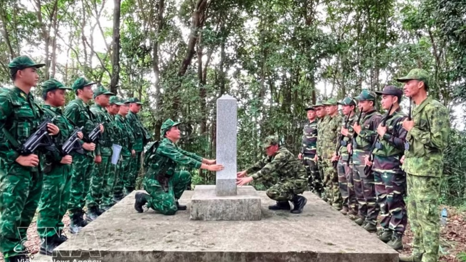 Vietnam, Laos conduct joint border patrol