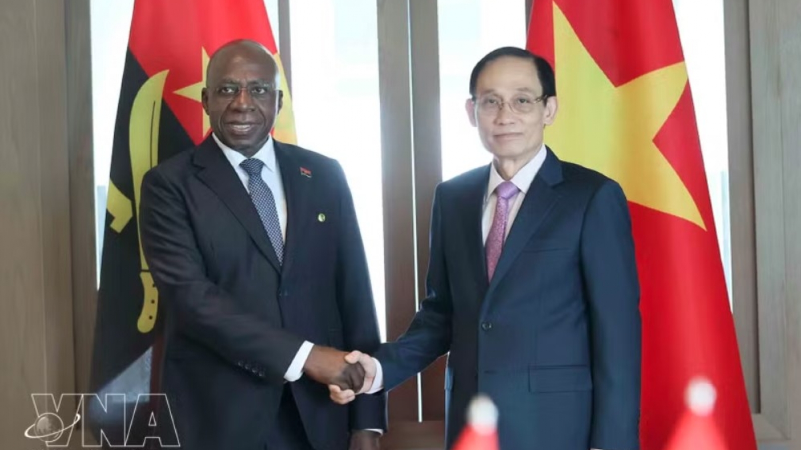Vietnamese, Angolan foreign ministers hold talks in Hanoi