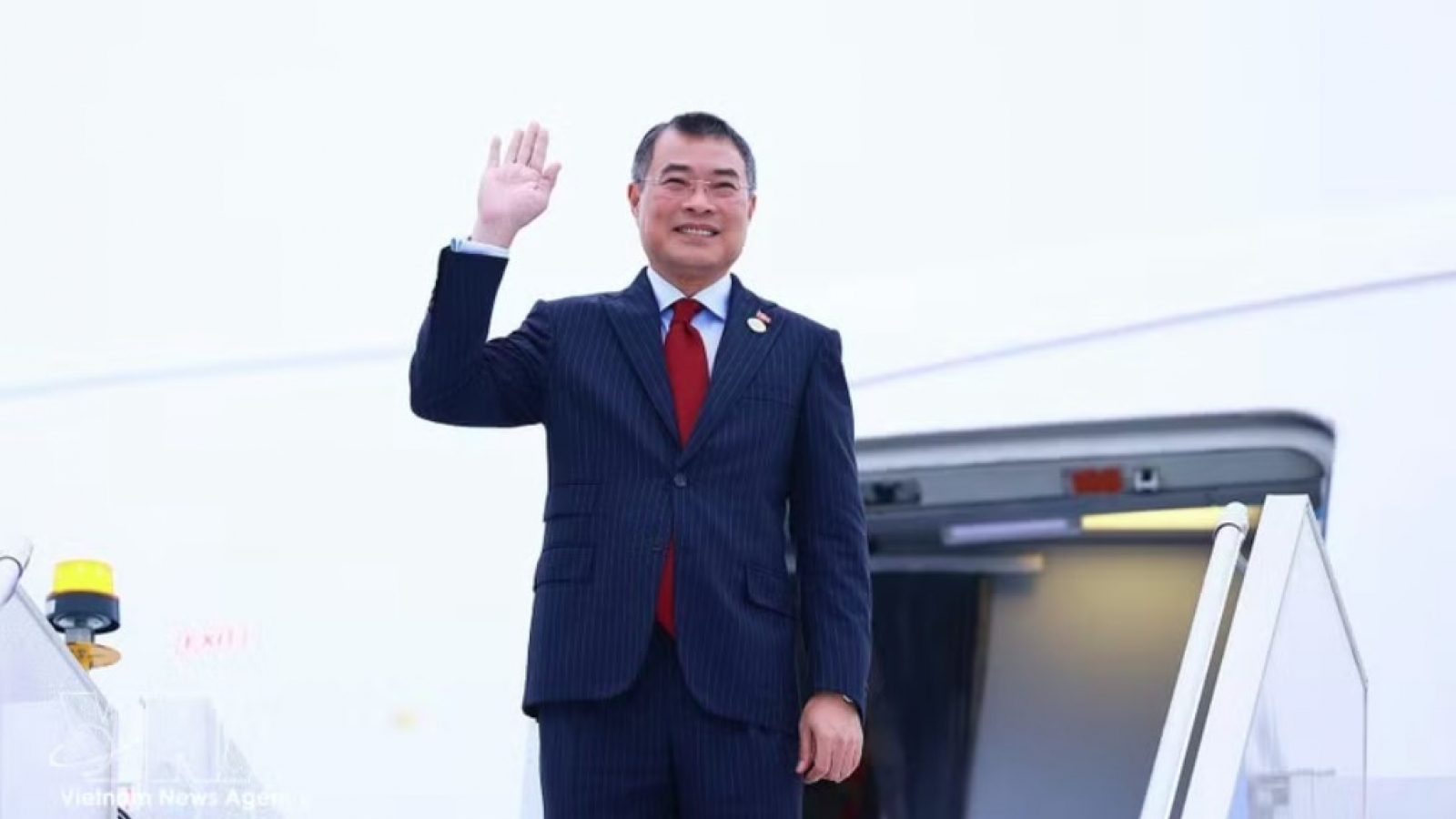 Prime Minister returns to Hanoi, concluding successful working trip to Russia